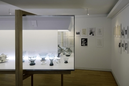 Wilhelm Wagenfeld - Vitrine mit WMF-Produkten Wilhelm Wagenfeld - Vitrine mit WMF-Produkten